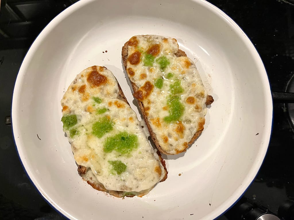 peterselie olie op toast met fior di latte