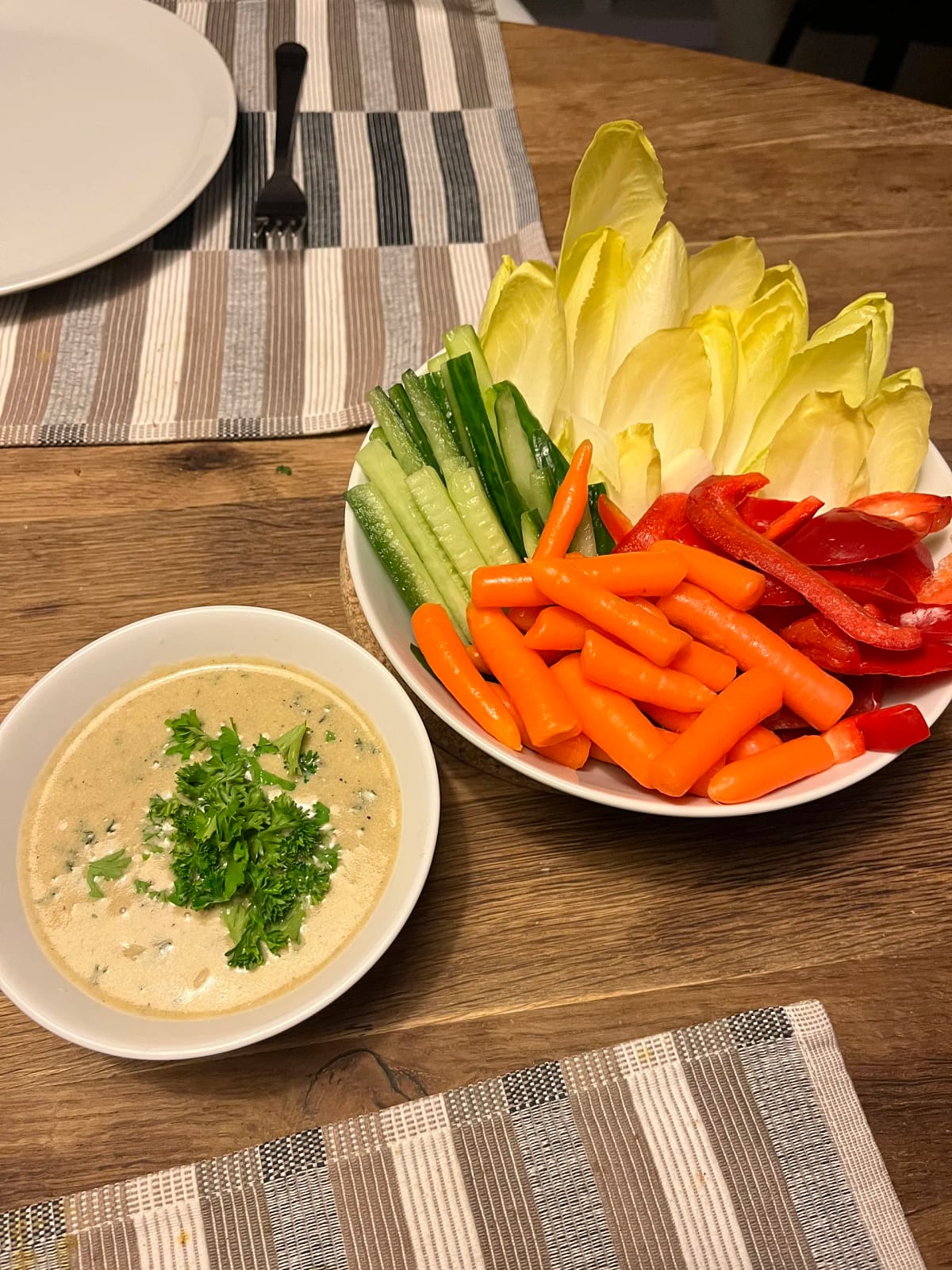 Crudités met Bagna Cauda op schaaltjes