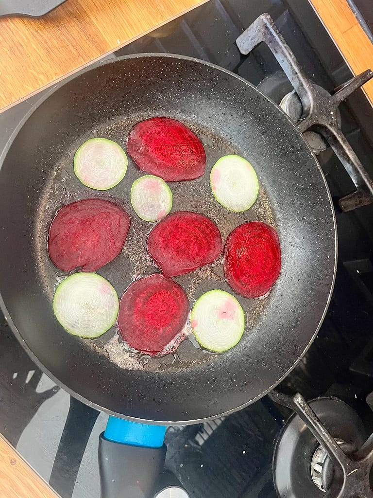 courgette en bieten in pan